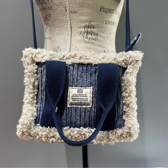 BDG Serena Fleece Mini Tote Bag in Denim Color Urban Outfitters exclusive - Picture 2 of 10